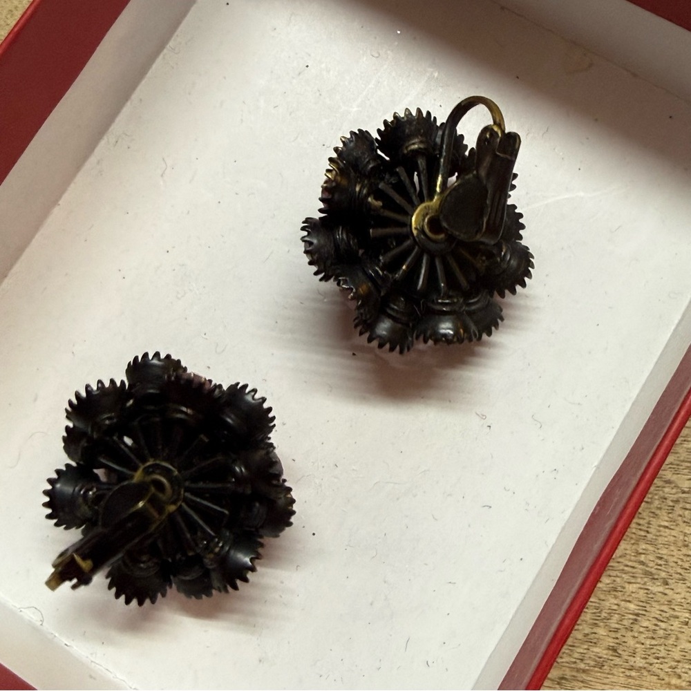 SCHRAGER Vintage Brooch & Clip Earrings Set - Picture 3 of 4